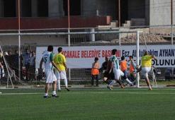 Eski futbolcular gösteri maçında buluştu