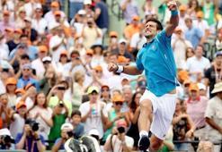 Kortların efendisi Djokovic!