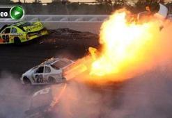 Nascar alev alev yandı