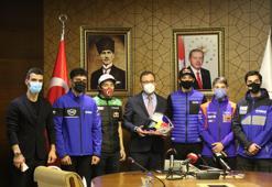 Bakan Kasapoğlu'ndan genç motor sporcularına övgü