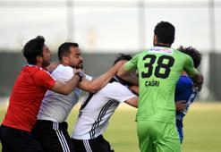 Manisa Büyükşehir Belediyespor-Tuzlaspor maçında saha karıştı!