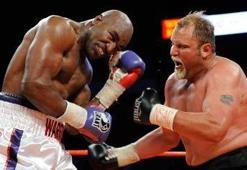 Holyfield hâlâ taş gibi!