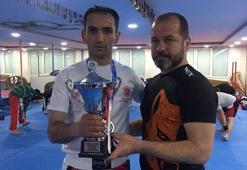 Ayakkabı tamircisi kick boks Avrupa şampiyonu oldu