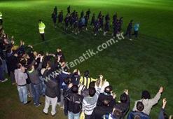 Fenerbahçe taraftarı antrenmanda!