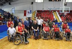 Eski milli basketbolculardan engellilere anlamlı destek