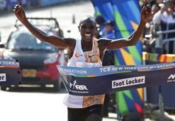 Rekortmen maratoncuya motosiklet çarptı