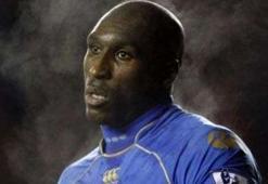 Sol Campbell Arsenal'e dönüyor