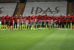 Galatasaray - Antalyaspor maçı öncesi Omar Elabdellaoui'ye destek