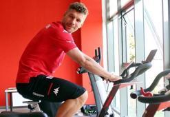 Antalyasporlu futbolcu Podolski'ye taraftar tepkisi