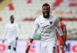Boupendza, performansıyla göz dolduruyor