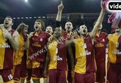 Sarı-kırmızı zafer: 74-72