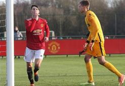 Manchester United'ın City'den çaldığı çocuk: Charlie McNeill!