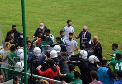 Maç sonrası futbolcular birbirine girdi