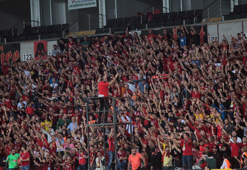 Eskişehirspor taraftarı mali kriz, transfer yasağı dinlemedi