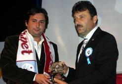 Yılın Yazarı ödülünü aldı!