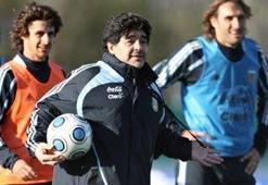 Maradona bırakıyor