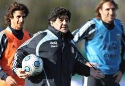 Maradona bırakıyor!