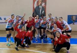 Mavi Kelebekler, çeyrek finalde