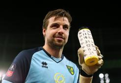 Tim Krul su şisesine notları almış...