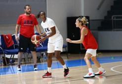 Adana Basketbol'da Shaqwedia Wallace ve Ezgi Manlacı başarıya odaklandı