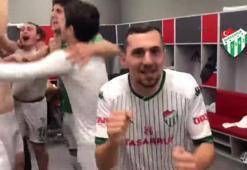 Bursaspor soyunma odasında hem gözyaşı, hem coşku vardı!