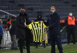 Kadıköy'de Erdoğan Yılmaz'a imzalı forma
