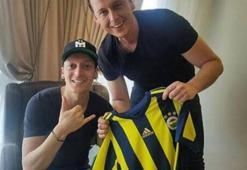 Mesut Özil'den imalı paylaşım!