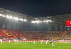 Göztepe - Alanyaspor maçında ırkçılık protesto edildi