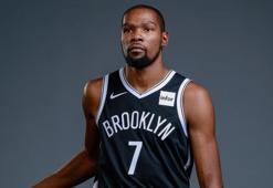 Kevin Durant parkelere geri dönüyor