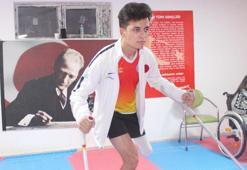 Türkiye'de tek ayak kayak yapan ilk sporcu