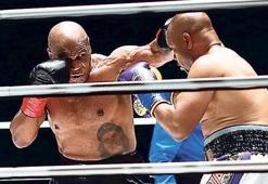 Mike Tyson ringlere döndü
