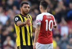 Mesut Özil'e bir destek de Troy Deeney'den