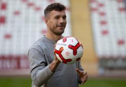 Podolski: Antalya'yı dünyaya tanıtmak istiyorum