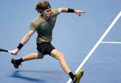 Rublev, Thiem'i 2-0 mağlup etti