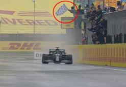 Formula 1'in damalı bayrağı açık artırma ile satışa çıkarılacak!