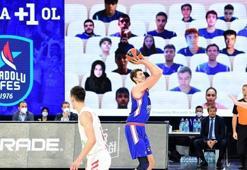 Anadolu Efes maçını dijital tribünden 300'e yakın taraftar izledi