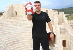 Lukas Podolski, Patara'yı tanıttı