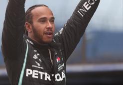 Şampiyon Lewis Hamilton, gözyaşlarını tutamadı! İşte o an...