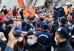 İzmir'de deprem enkazından saatler sonra bir kişi daha kurtarıldı