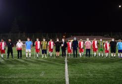 Kahramanmaraş'ta ampute futbol takımı ve siyasetçiler yeşil sahada buluştu