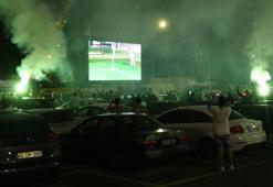 Kocaelispor maçını misli.com yayınladı, taraftarlar maçı araçlarından izlediler