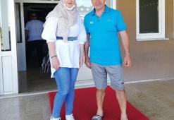 Rıza Çalımbay, fanatik Sivassporlu Hatice'yi kulüpte misafir etti