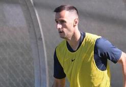 Beşiktaş Kalinic transferini bitiriyor, Sangare de yolda!