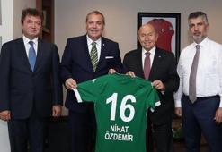 Bursaspor Başkanı Erkan Kamat, TFF Başkanı Nihat Özdemir'i ziyaret etti