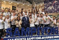 Şampiyon Fenerbahçe kupasını aldı!