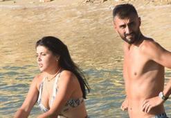 Selçuk Şahin havluyla eşine koştu