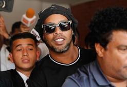 Sahte pasaport taşıyan Ronaldinho serbest kaldı