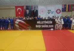 Milli judoculardan asker selamlı destek