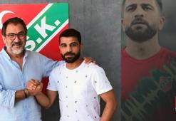 Karşıyaka, ilk imzayı kaptan Mustafa Aşan'a attırdı