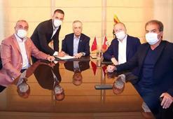 Arda Turan Galatasaray'a geri döndü! 66 numara...